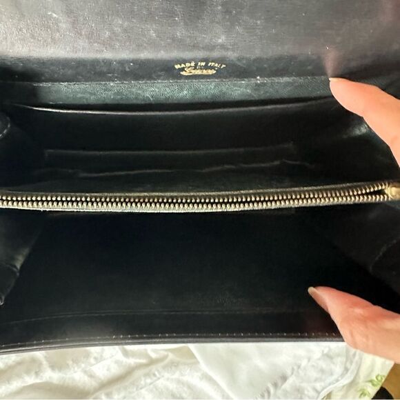 Gucci black leather web accent and gold GG lock shoulder - Picture 16 of 16